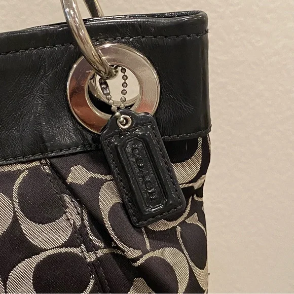 Coach Ashley Hippie Hobo Shoulder Bag - Jacquard- Excellent Condition - Picture 5 of 10